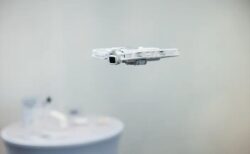 地上も大空もこれ1台！変形合体フライングカメラ「HOVERAir VERSA」がMakuakeに登場